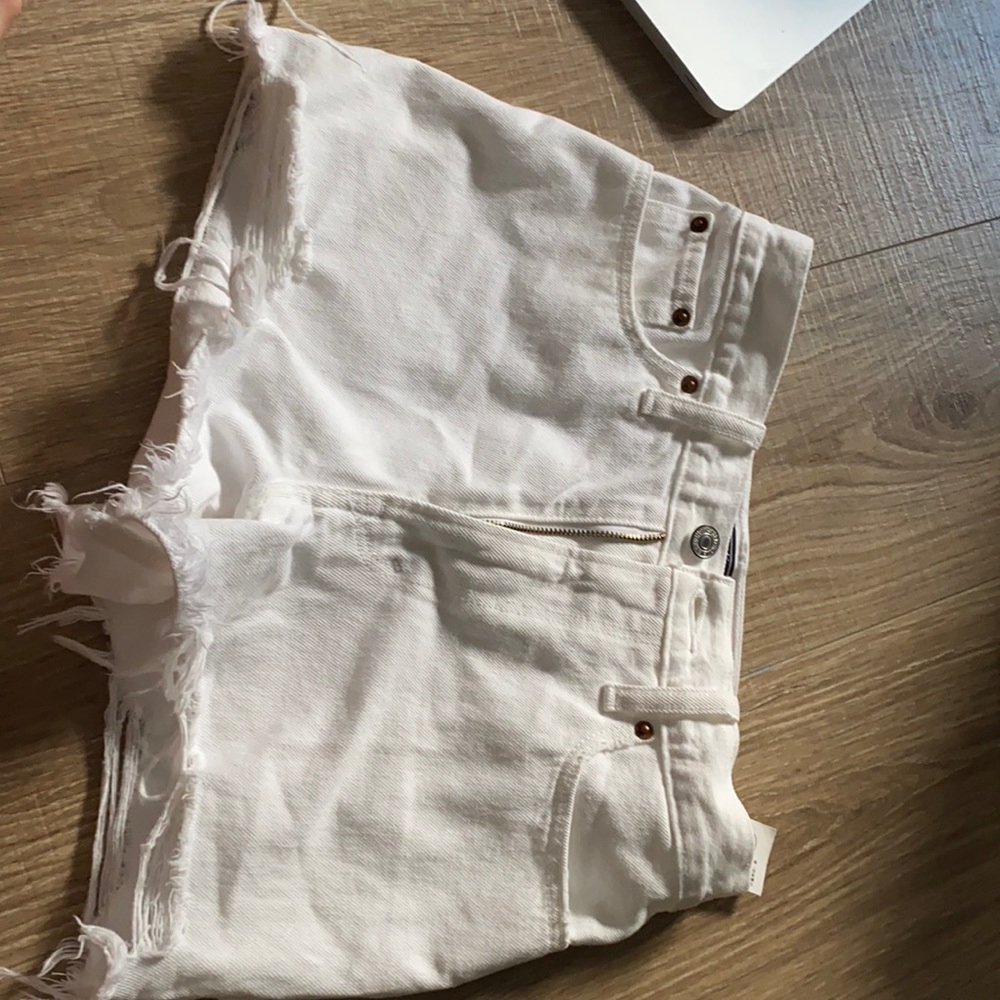 WHITE DENIM SHORTS CUTE BARELY WORN